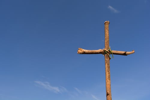 Photos gratuites de bâtonnets, ciel bleu, croix