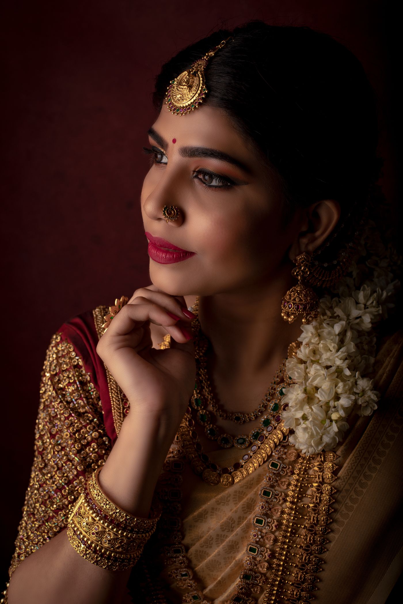 Elegant gold jewellery styling inspiration