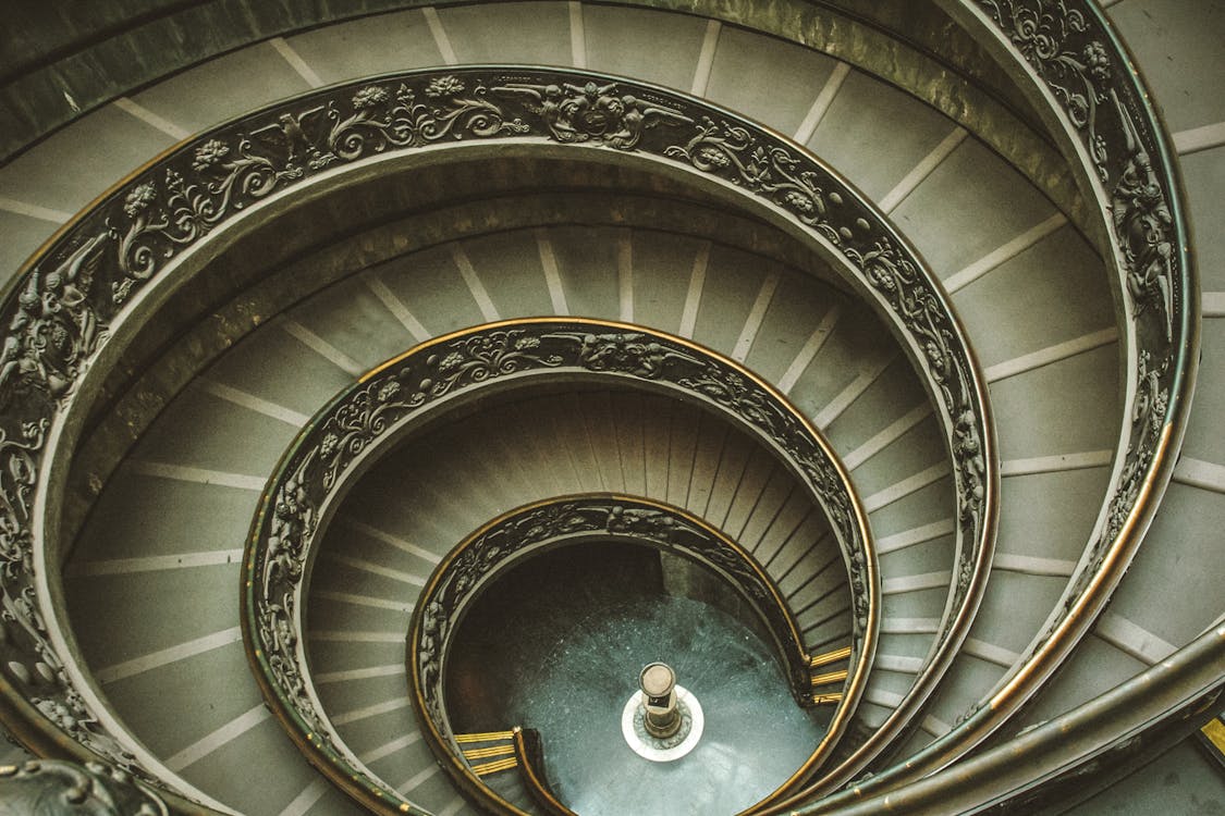 Escadas Em Espiral Cinza
