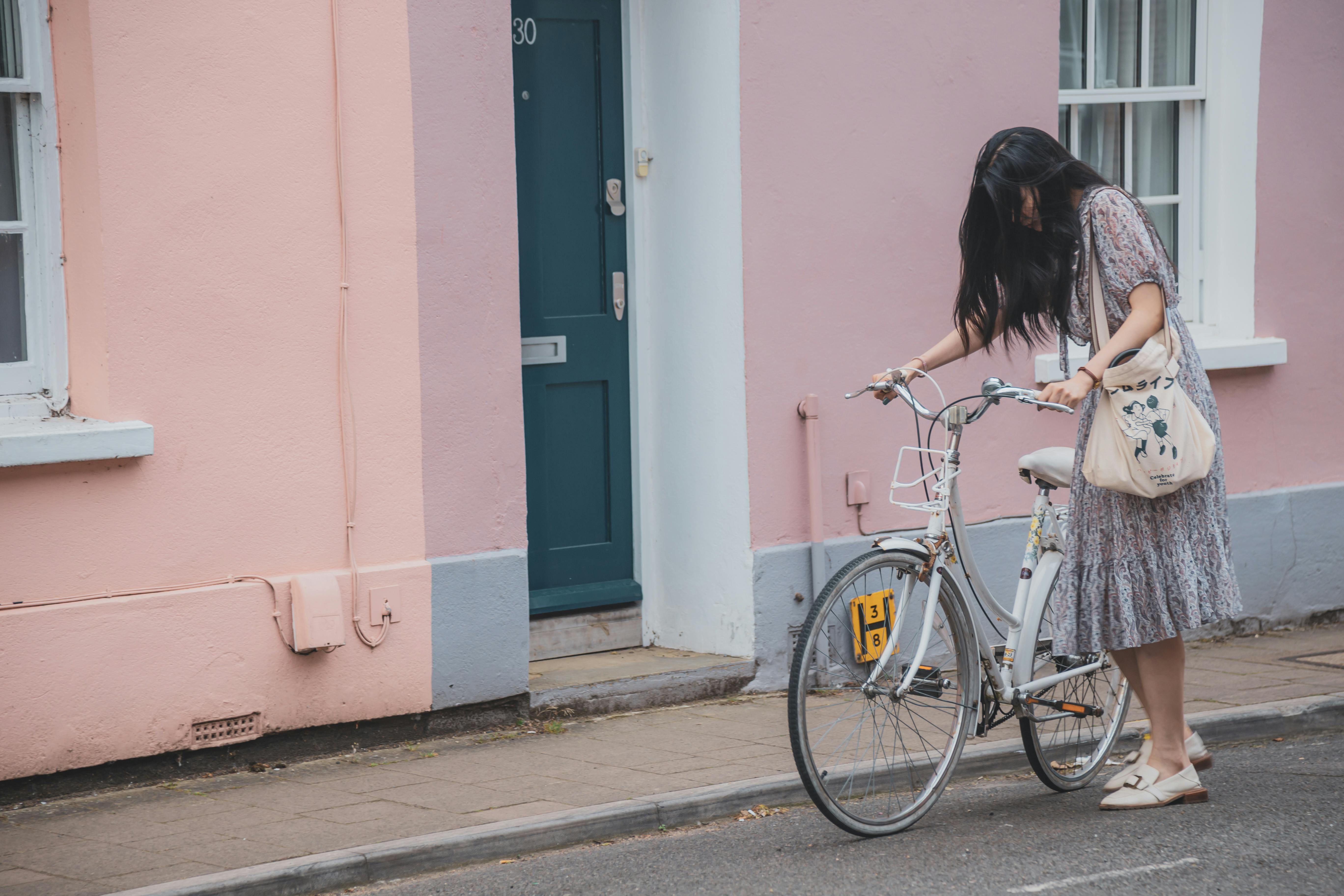 Need a Spring Wardrobe Refresh? Here Are the Best Bags Under $250 to Get You Started — Photo by Zekai Zhu on Pexels