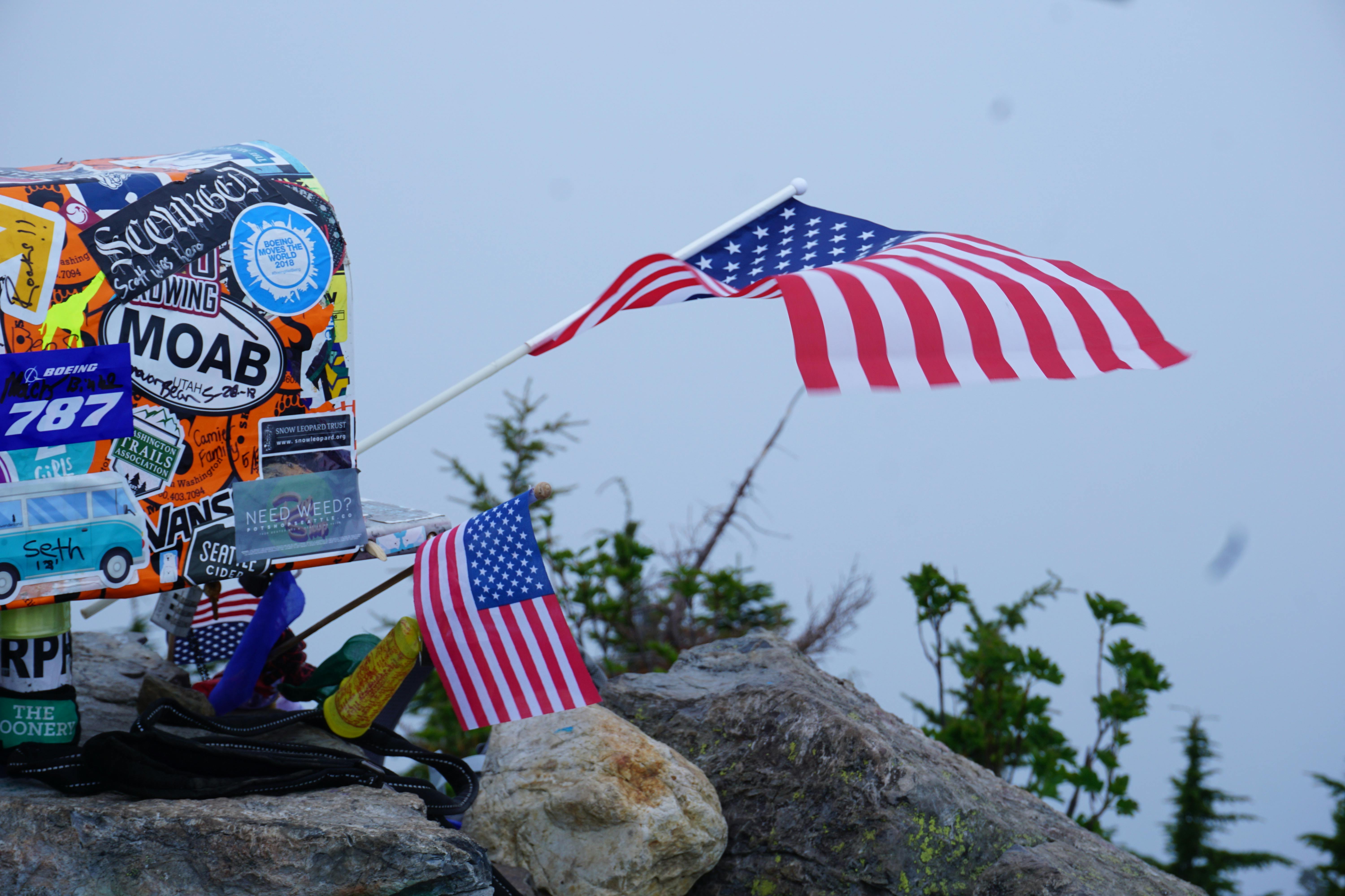 Photo Gratuite De Drapeau Americain Pic Sommet De La Montagne