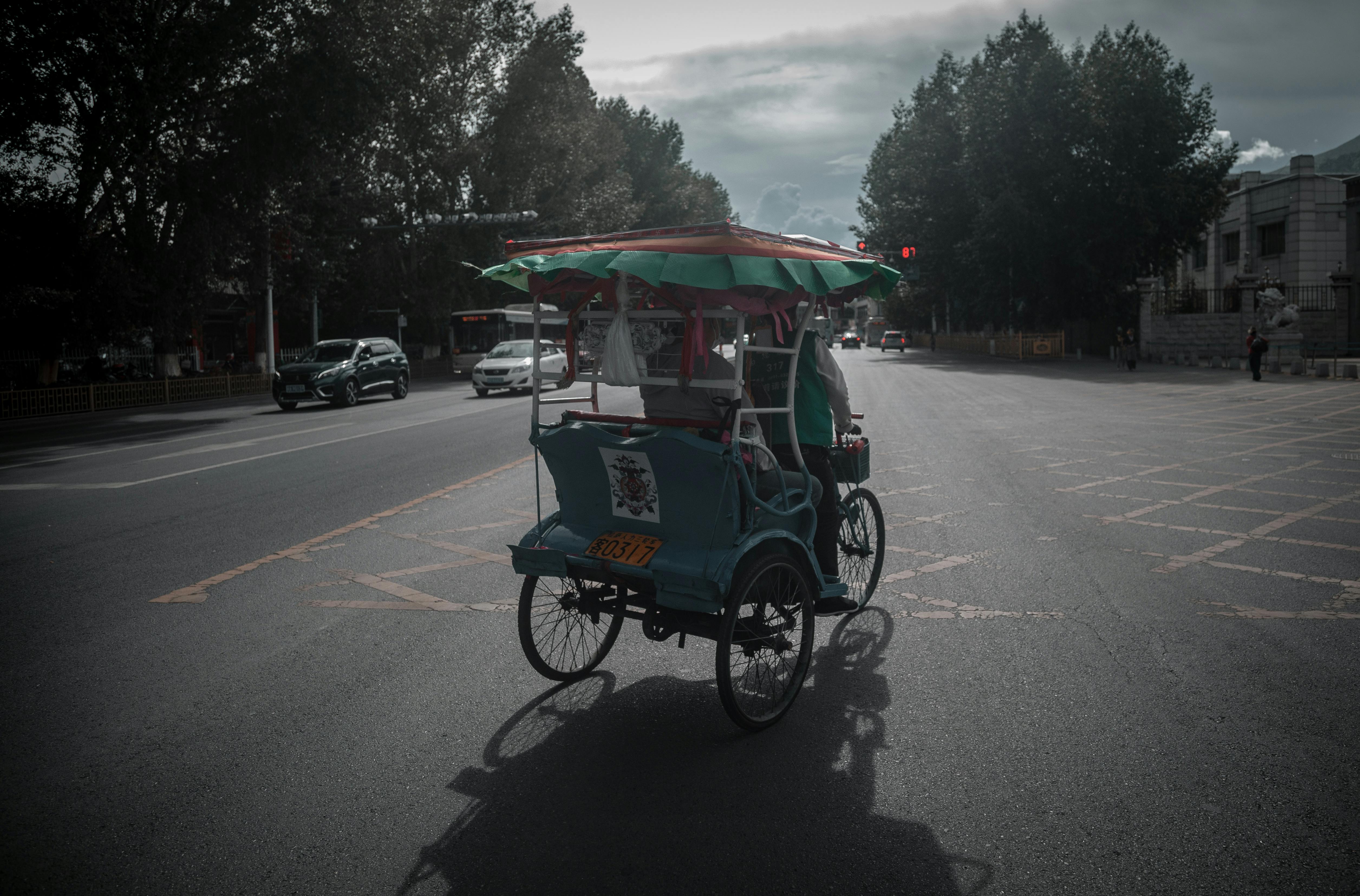 Addmotor E-325 Electric Cargo Bike: A New Era of Mobility for Families, Commuters, and Small Businesses — Photo by Zekai Zhu 