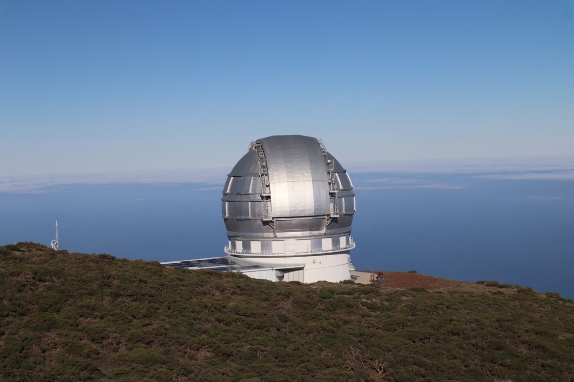 Modern Observatory Building on Seashore · Free Stock Photo