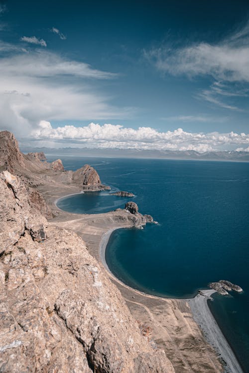 Бесплатное стоковое фото с вертикальный выстрел, вода, море