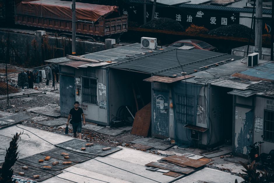 配图