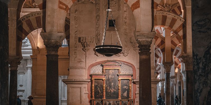 Arcos y decoración de la Mezquita-Catedral de Córdoba