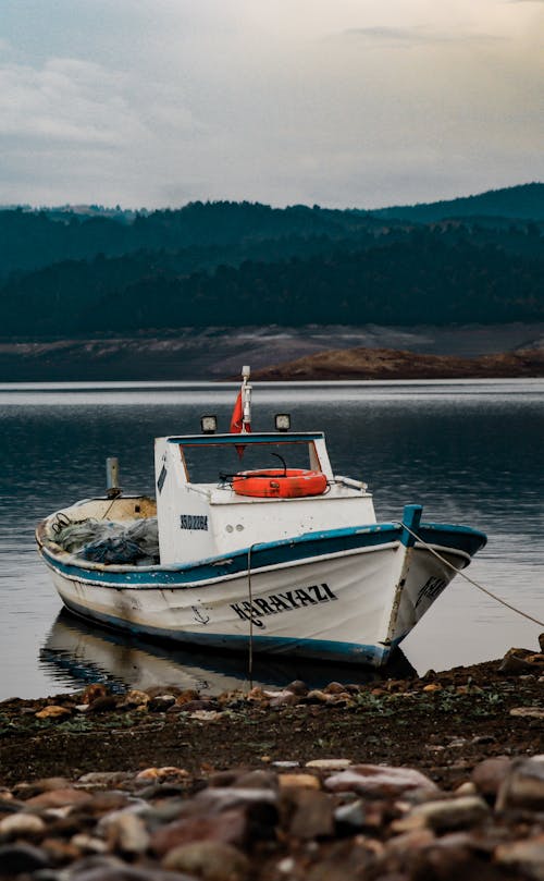 Fotobanka s bezplatnými fotkami na tému jazero, kotviaci, lakeshore