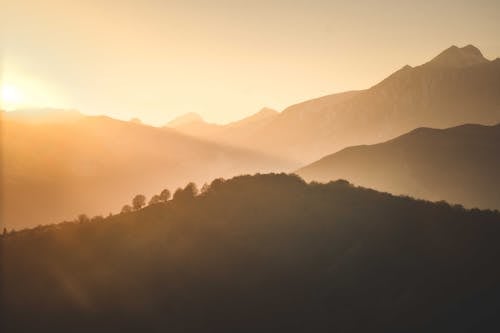 akşam karanlığı, dağlar, gün doğumu içeren Ücretsiz stok fotoğraf