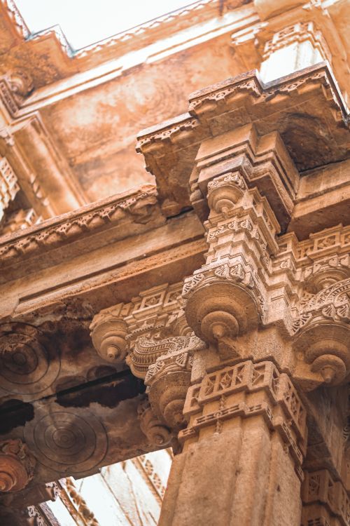 Free Explore the detailed carvings of Adalaj Stepwell, a historic landmark in Gujarat, India. Stock Photo