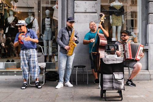 Základová fotografie zdarma na téma chodník, hudební nástroje, ležérní oděv