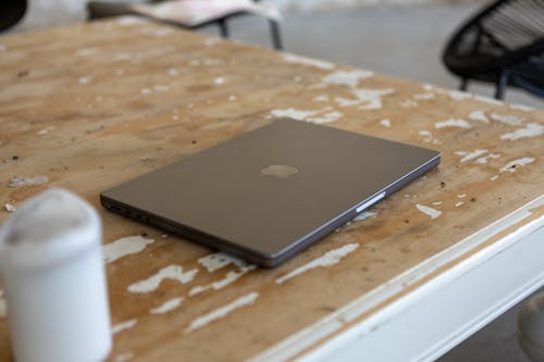 3C用品, MacBook, 木桌桌面 的 免费素材图片
