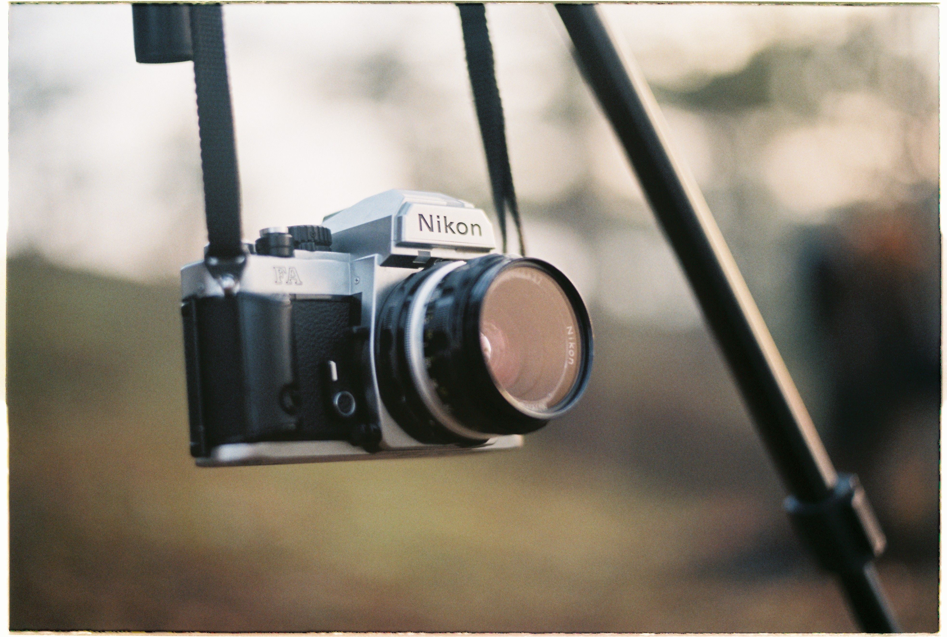 Black Nikon Dslr Camera on Black Tripod · Free Stock Photo