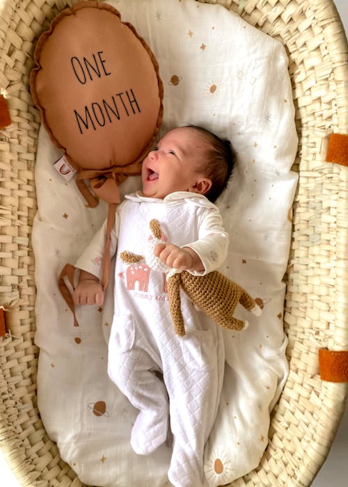 Gratis stockfoto met aan het liegen, baby, bed