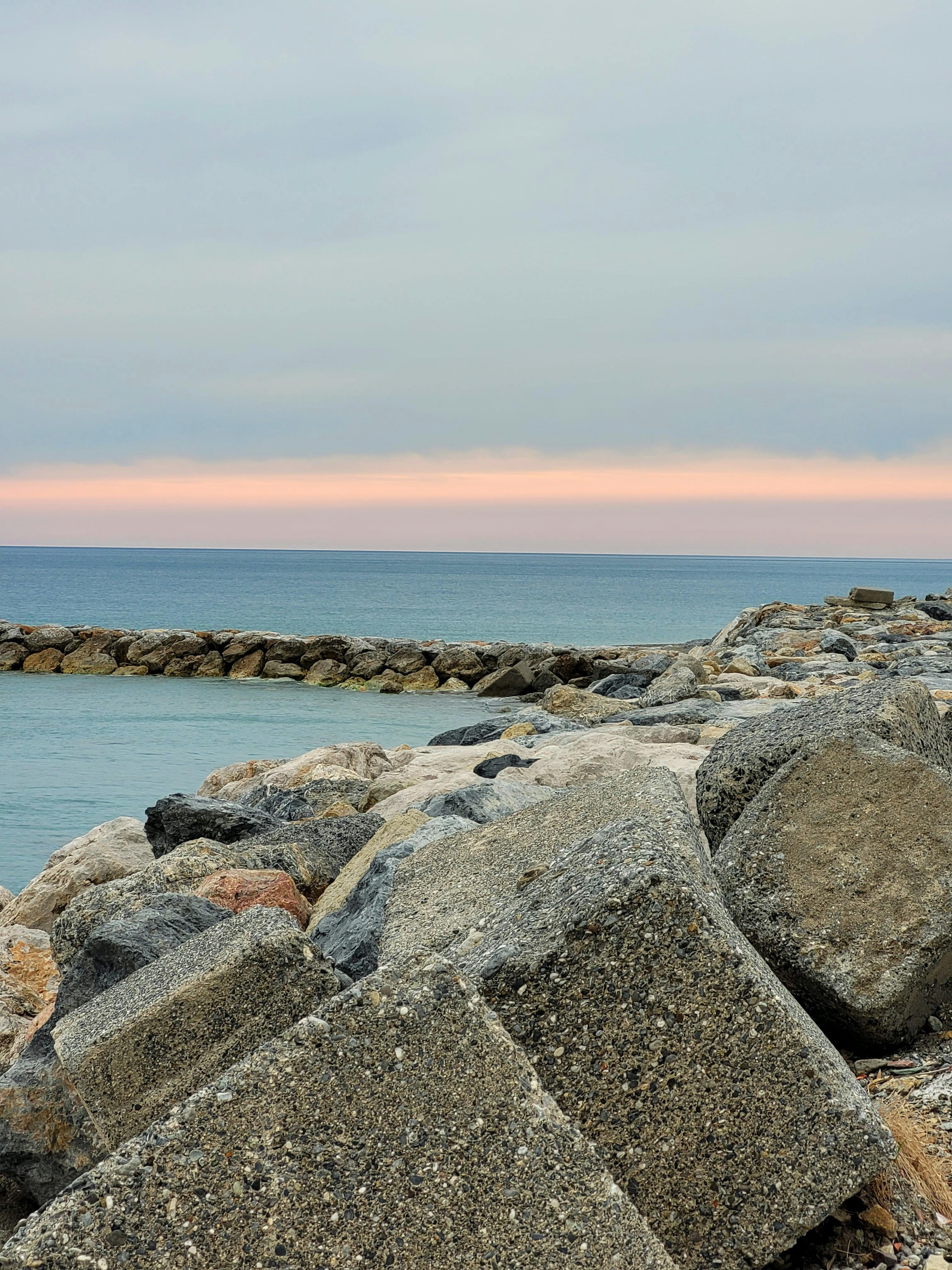 Gray Rocks on the Shore · Free Stock Photo