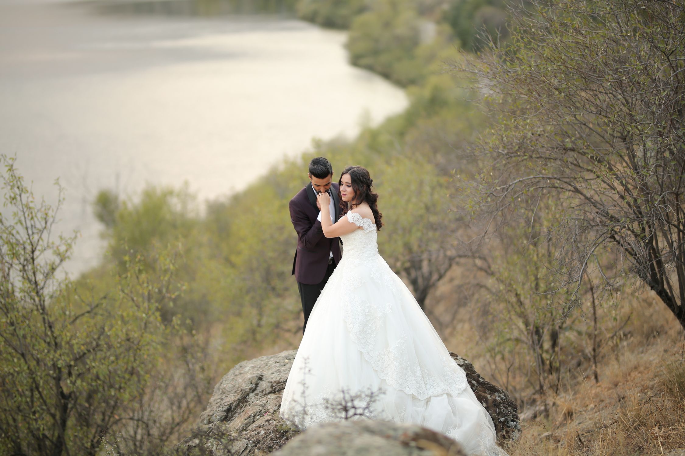 Couple Standing on a Cliff · Free Stock Photo