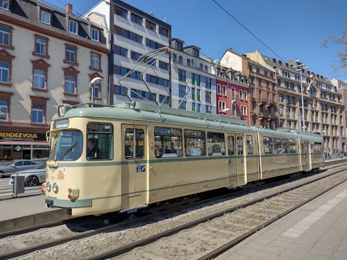 Foto d'estoc gratuïta de carrer, carretera, edificis