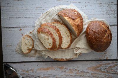 Slices of crusty sourdough bread — photo by eat kubba on Pexels