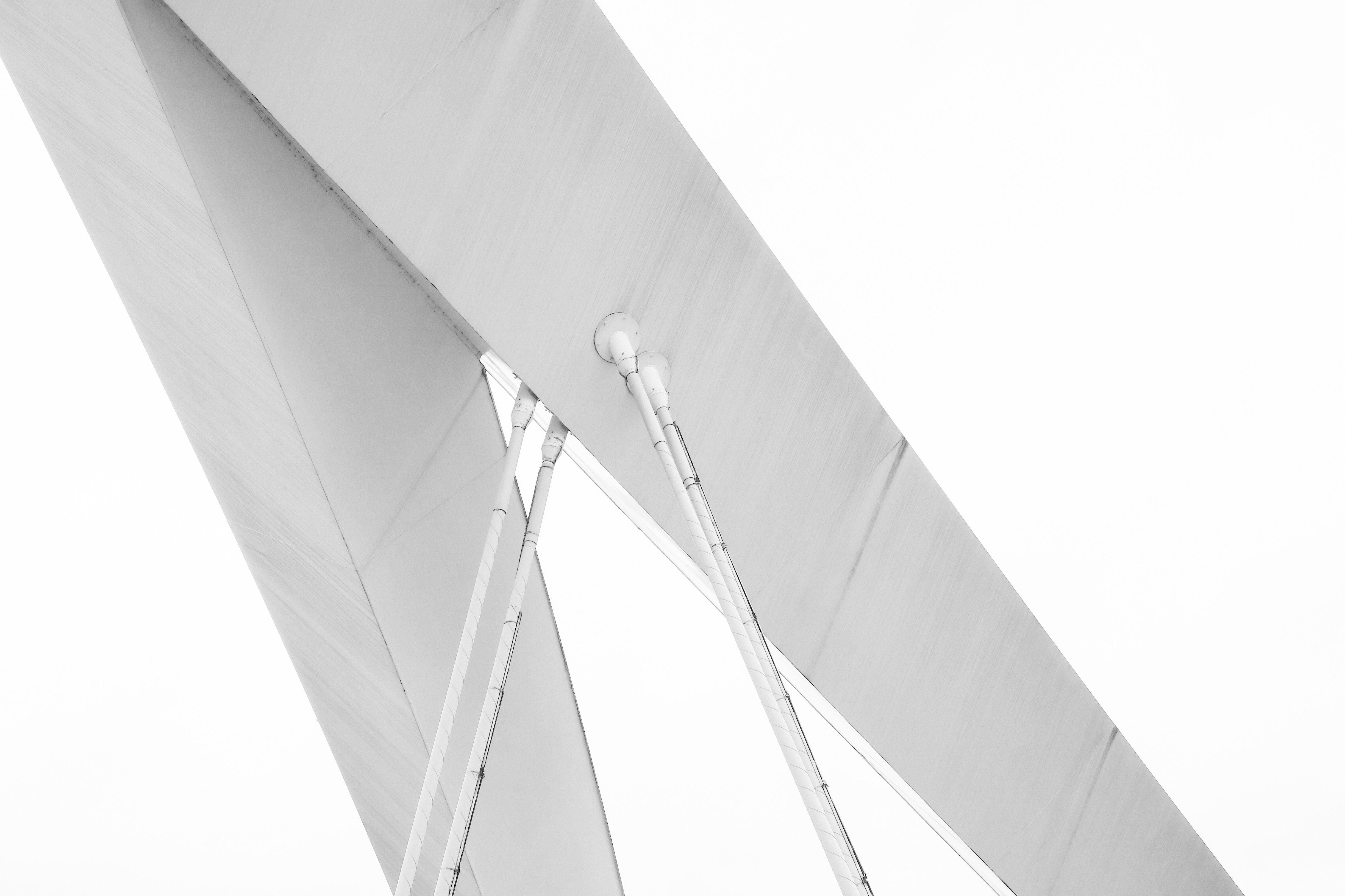 Detailaufnahme eines metallischen Bauteils
