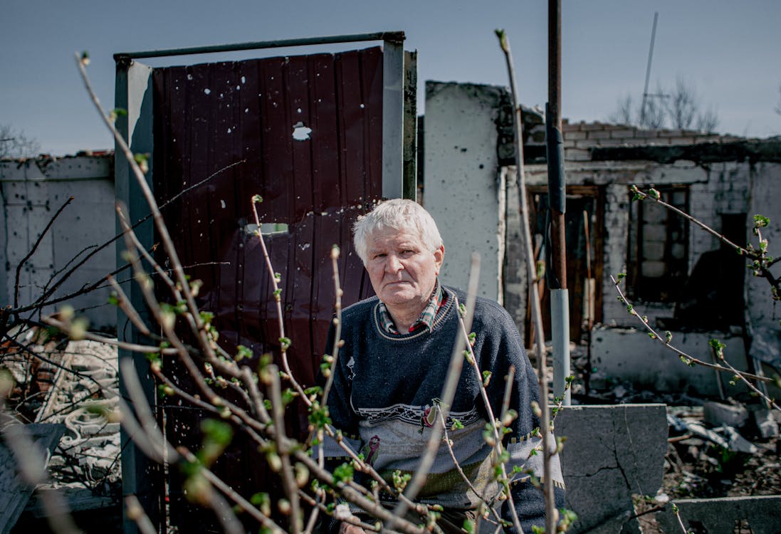Free Мирный житель разрушенного села в Черниговской области, Украина Stock Photo