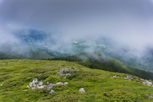 Free A breathtaking misty mountain landscape with green hills and clearing fog, showcasing nature's beauty. Stock Photo