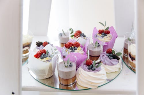 Gratis arkivbilde med bær, bringebær, cupcakes