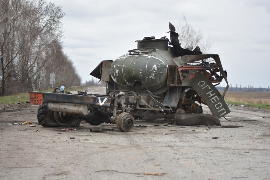 Militar pierdut într-un incendiu devastator după un impact frontal cu un tir