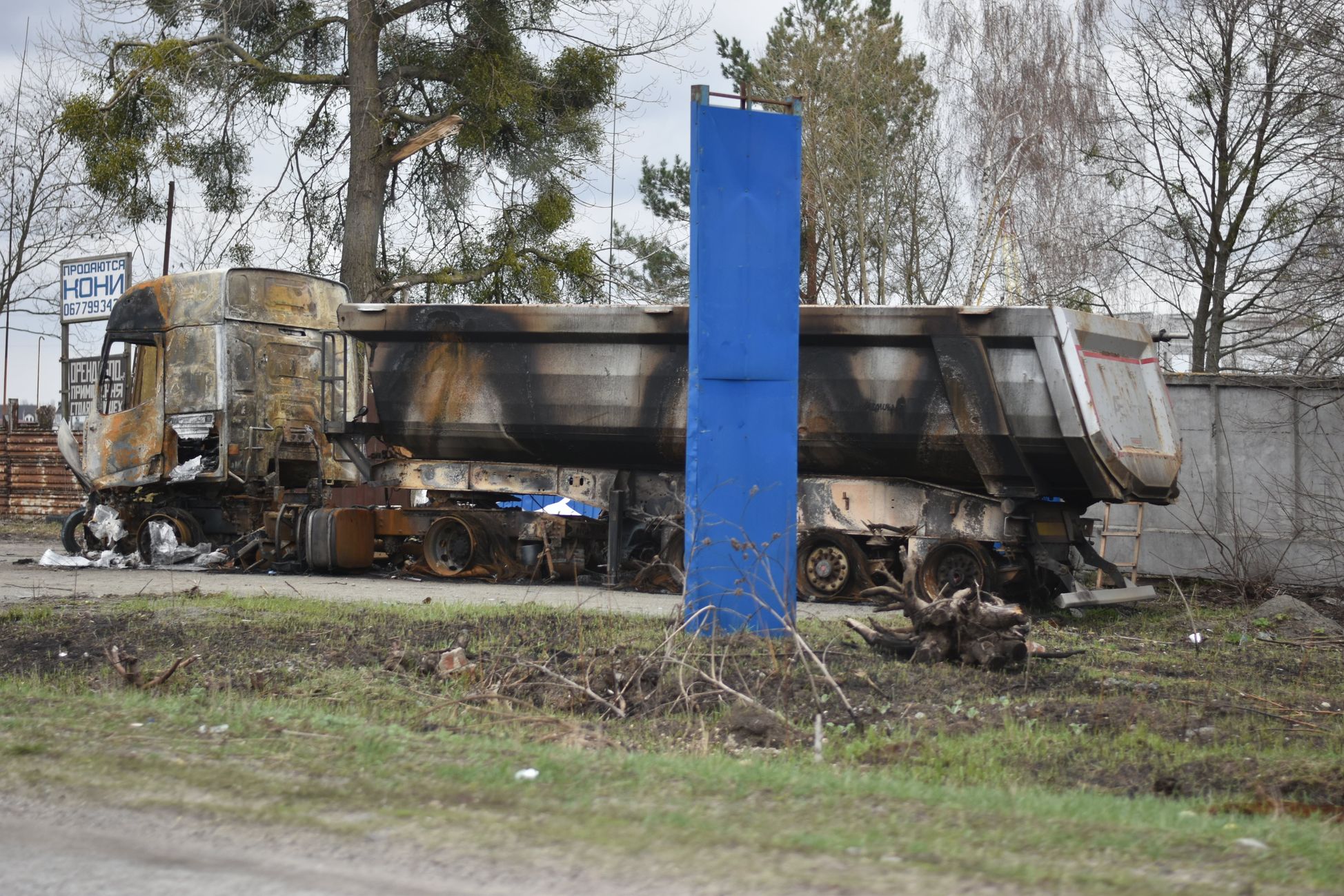 Brandende vrachtwagen veroorzaakt file op A2 bij Leende