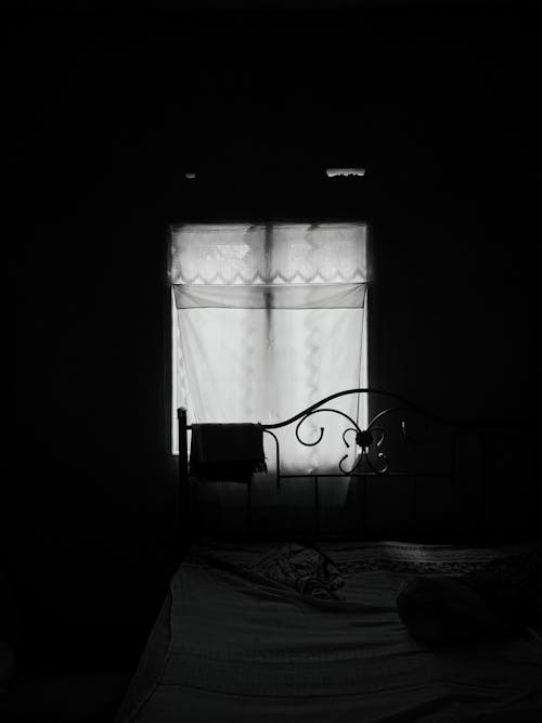Foto stok gratis bingkai tempat tidur, gelap, gorden