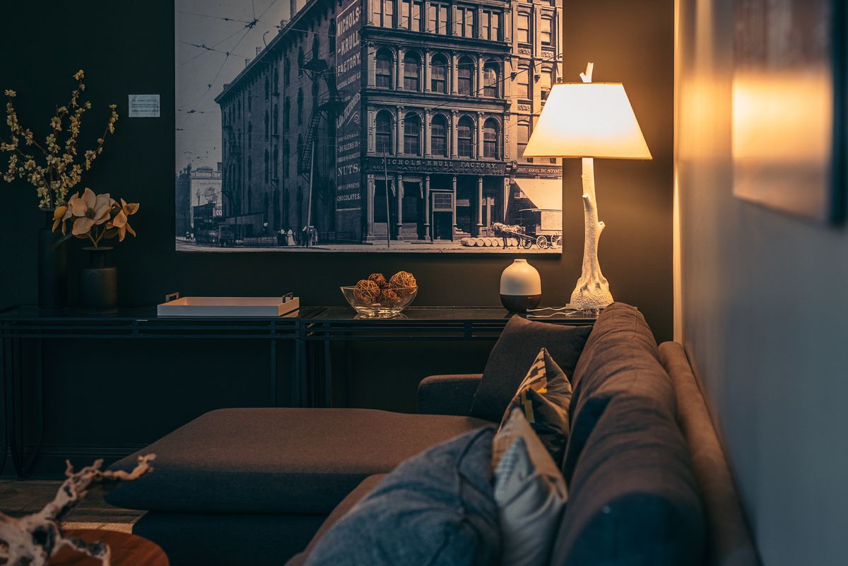 Why Dark Interiors Work Surprisingly Well in the UK