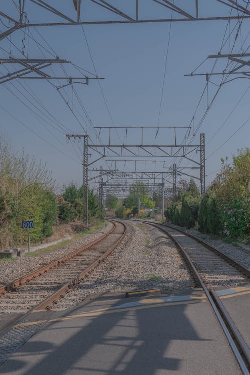 бесплатная Бесплатное стоковое фото с вертикальный выстрел, гравий, железнодорожные пути Стоковое фото