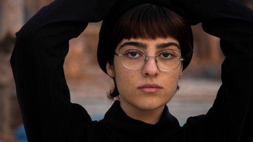Free Close-up headshot of a young woman with eyeglasses in Tabriz, Iran, showcasing a modern and introspective style. Stock Photo