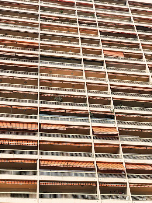 Kostenloses Stock Foto zu architektur, balkone, gebäude außen