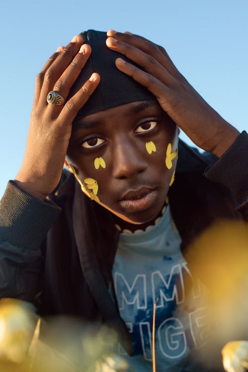 Gratis lagerfoto af afrikansk amerikansk dreng, Dreng, lodret skud