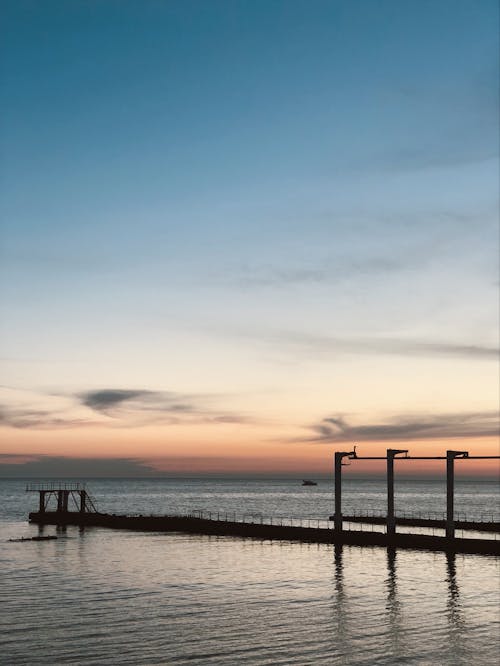 Kostenloses Stock Foto zu anlegesteg, blauer himmel, dock