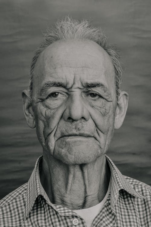Free Grayscale Portrait of an Elderly Man Stock Photo