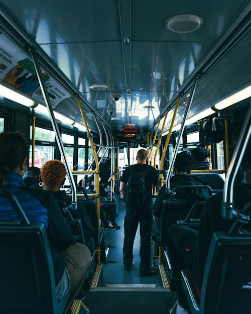 Fotobanka s bezplatnými fotkami na tému autobus, cestujúci, dochádzajúci