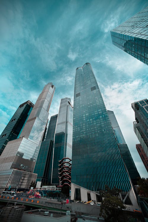 Бесплатное стоковое фото с вертикальный выстрел, высотные здания, город