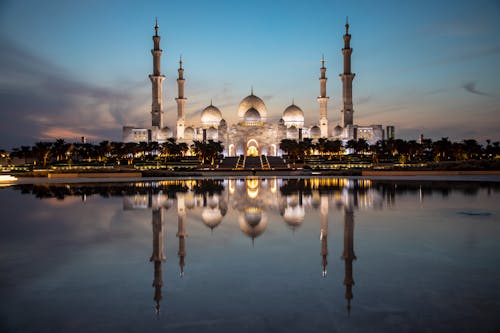Mosque Reflecting in Lake, Sheikh Zayed Grand Mosque, Abu Dhabi, United Arab Emirates