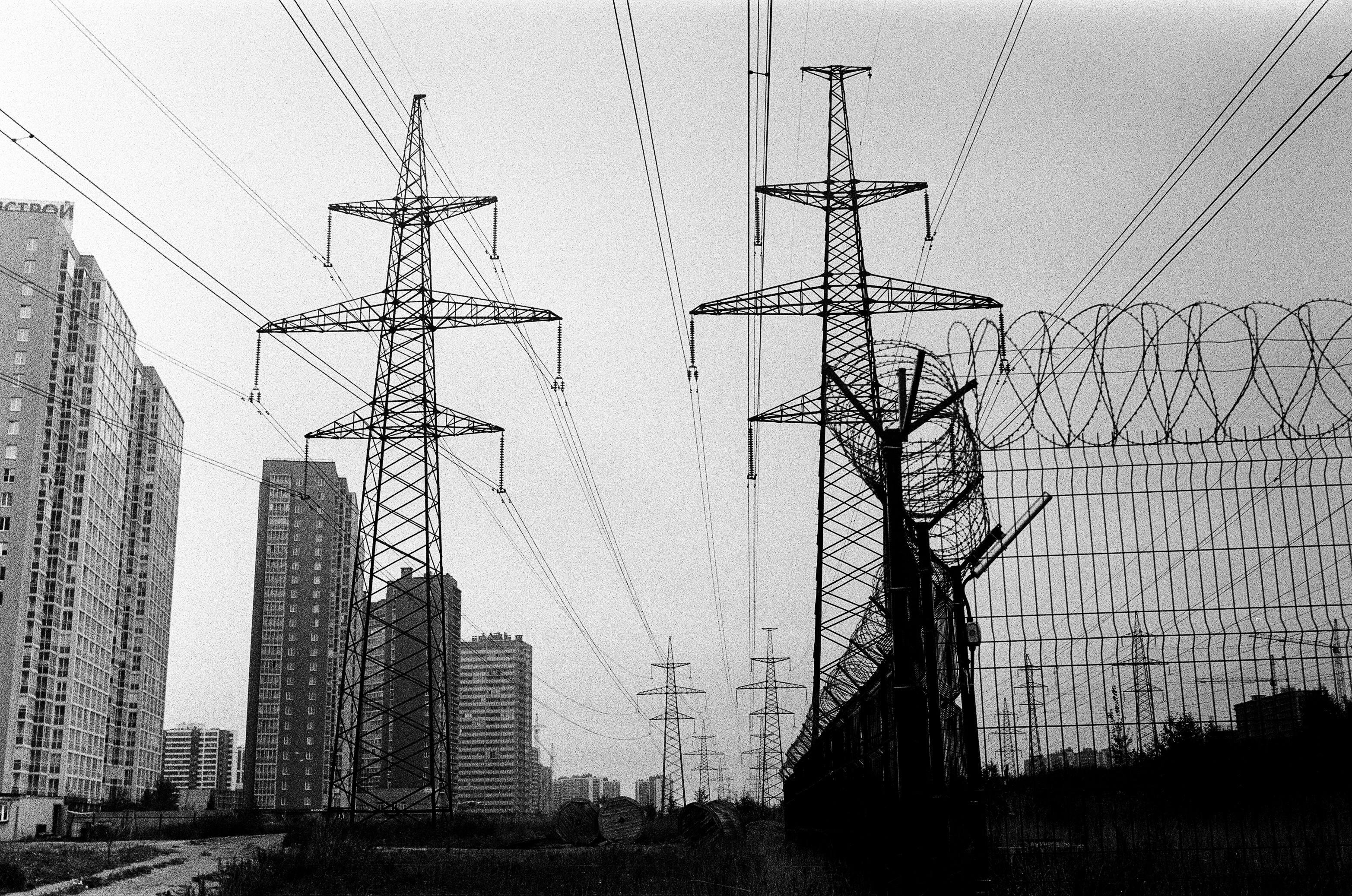 Electricity Lines in City · Free Stock Photo