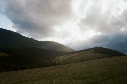 Free Scenic view of rolling hills in Ukraine under a dramatic, cloudy sky during daylight. Stock Photo