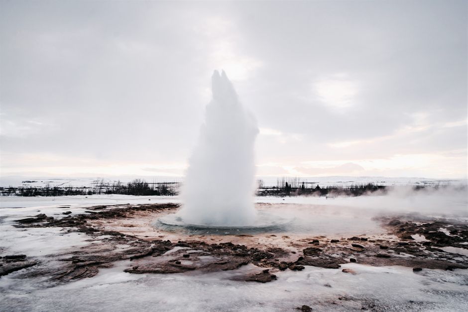 Izland 7 leglátványosabb vízesése és gejzíre – Strokkur geyser eruption Iceland