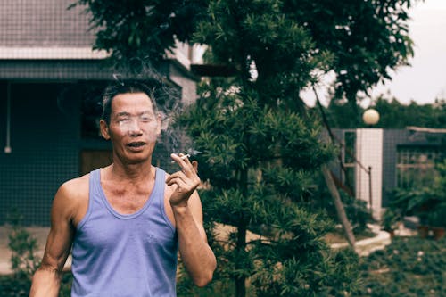Безкоштовне стокове фото на тему «азіатський чоловік, дим, дозвілля»