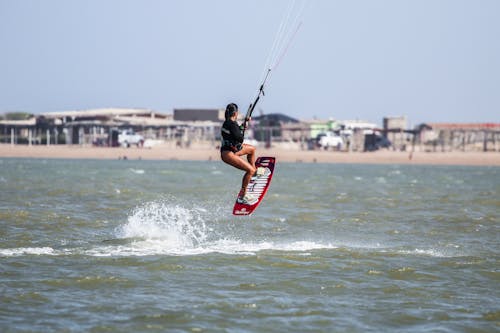 Foto profissional grátis de kitesurf, kitesurfer, litoral