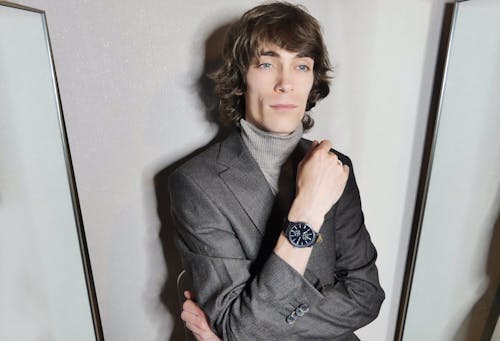 Free Portrait of Man Wearing Gray Suit Jacket Posing. Stock Photo