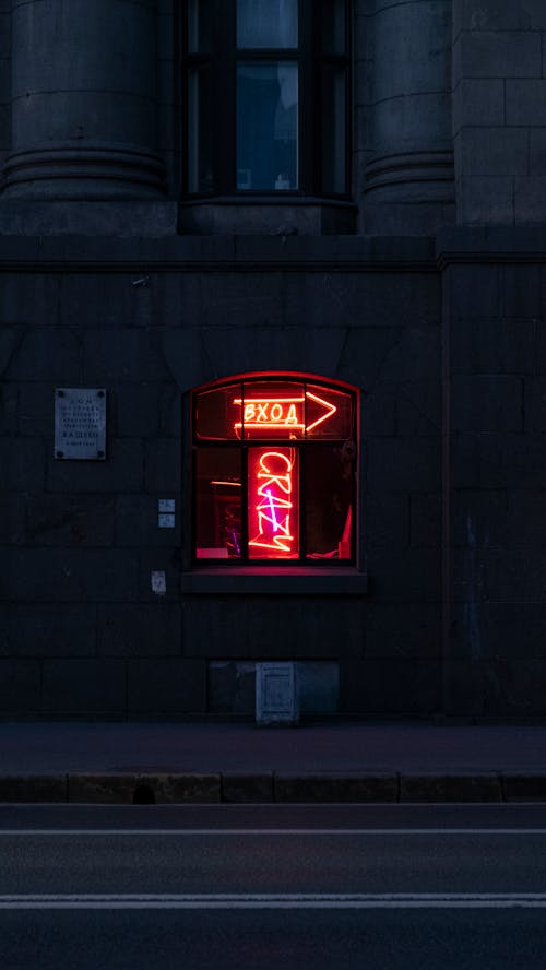 Darmowe zdjęcie z galerii z neonowy znak, noc, oświetlony