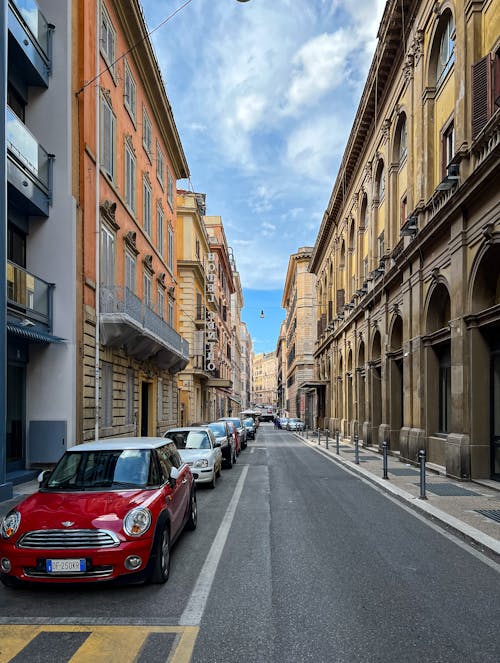 Foto d'estoc gratuïta de aparcat, carrer, ciutat