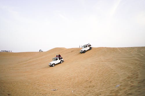 Gratis stockfoto met duin, jeep, offroad