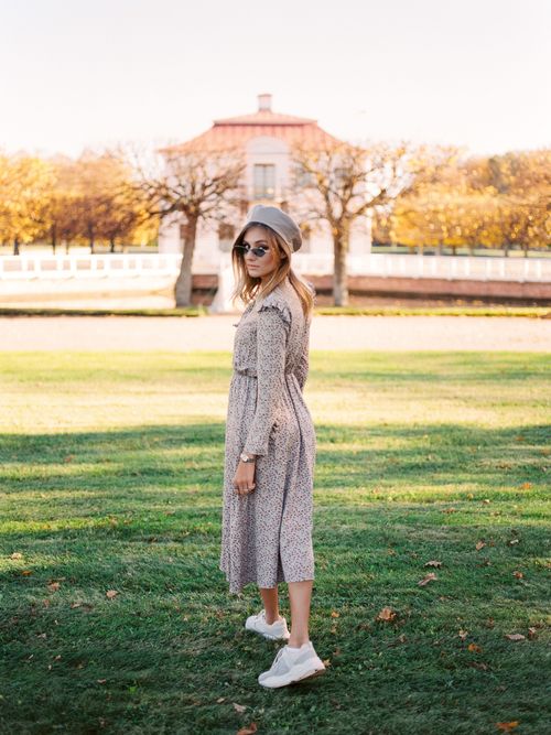 Free Stylish woman in fall fashion posing outdoors with autumn foliage. Stock Photo