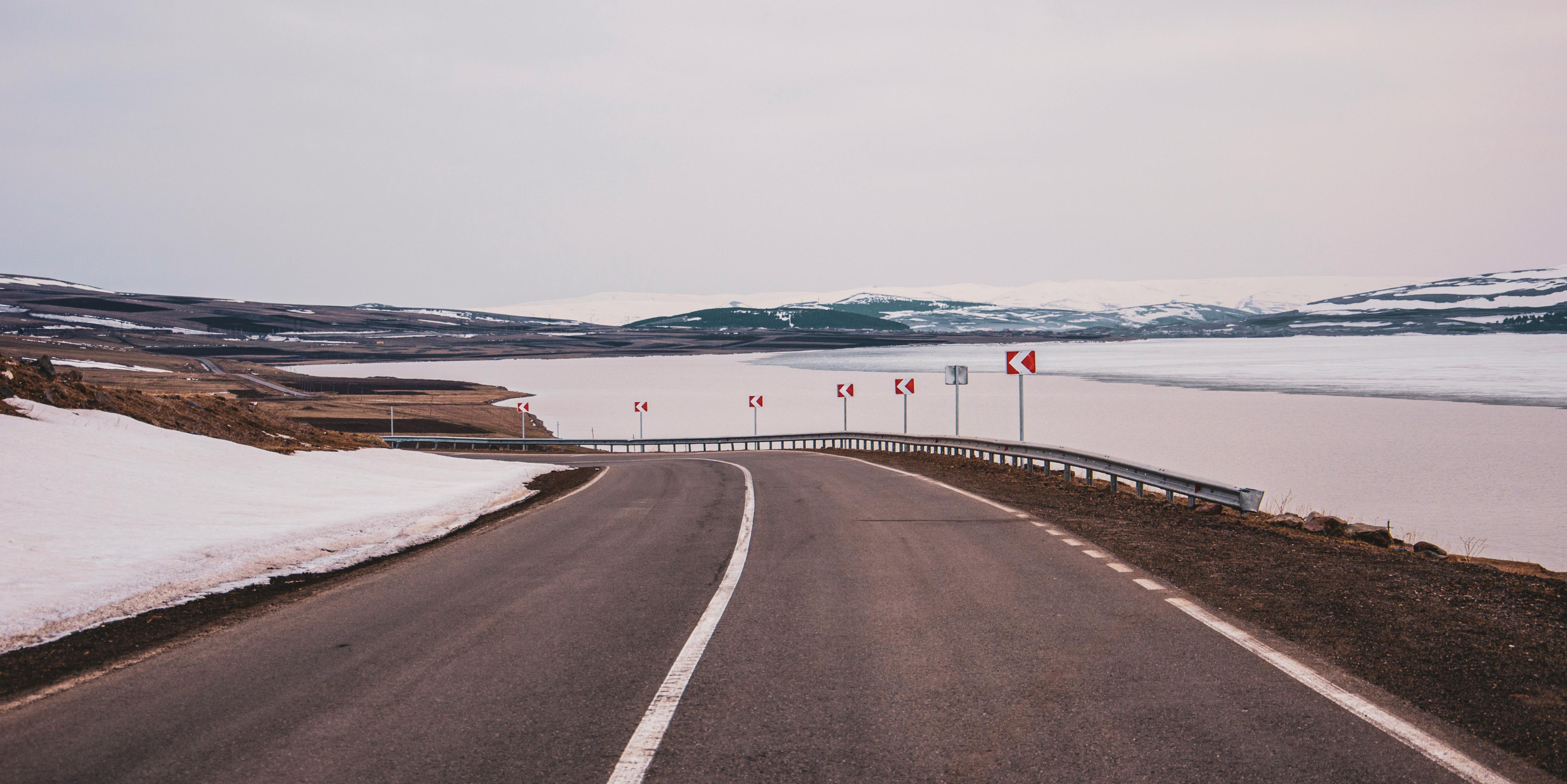 What are the first signs of water retention?