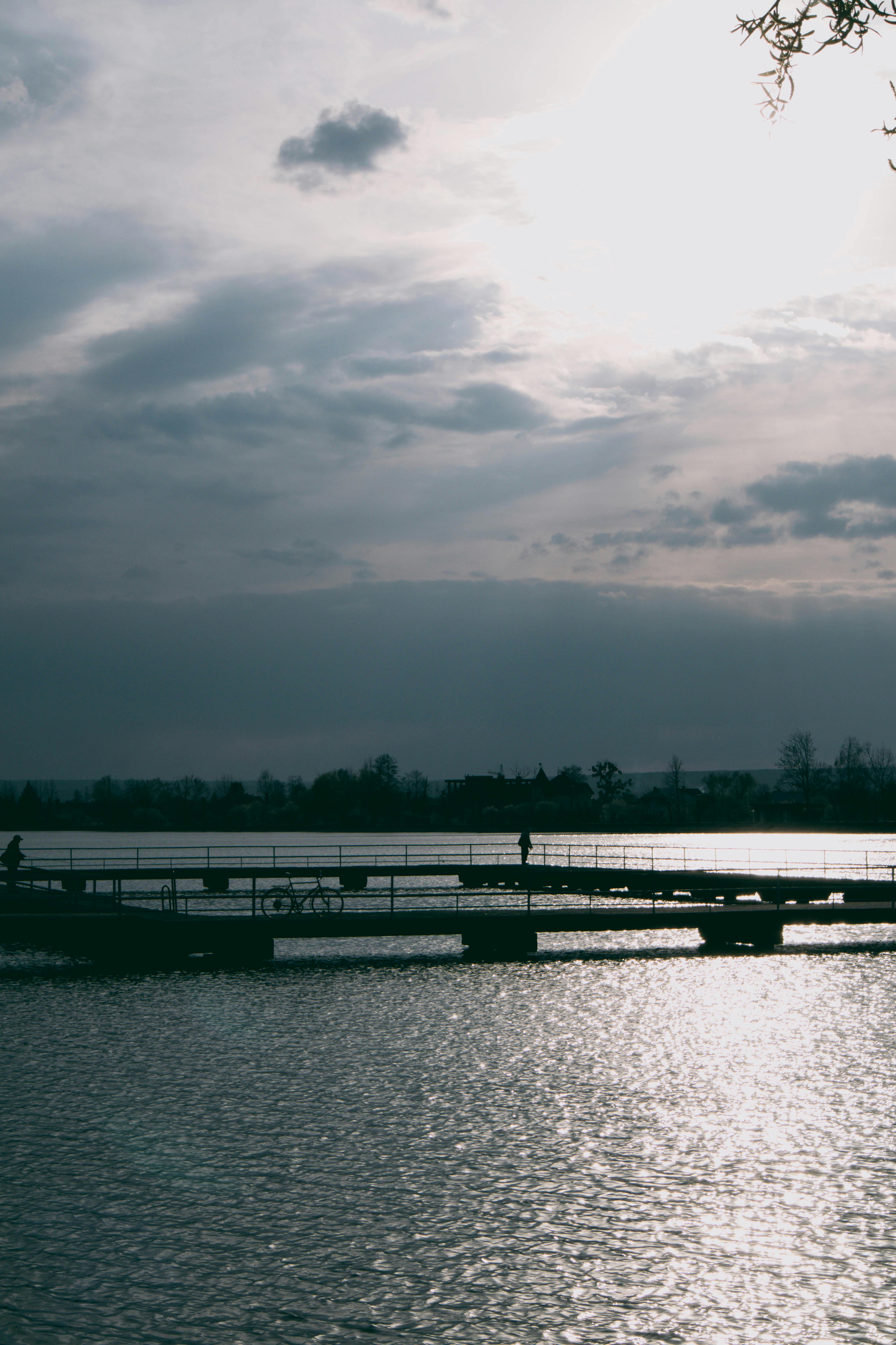 Gratis lagerfoto af anløbsbro, bjerg, bjerge, hav, havn, himmel ...